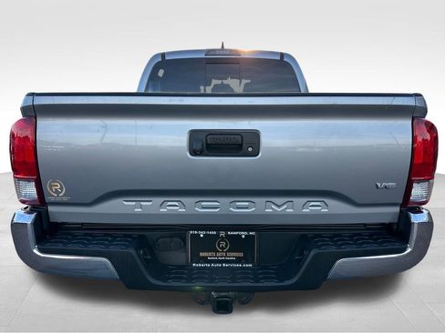 Used 2017 Toyota Tacoma TRD Off-Road image 4