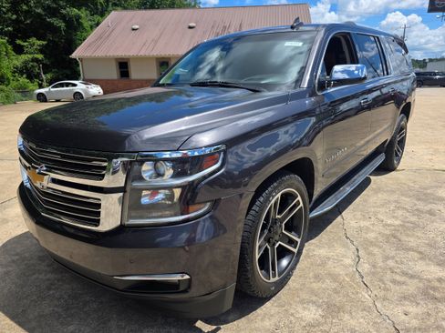 Used 2018 Chevrolet Suburban Premier AWD/4WD image 1