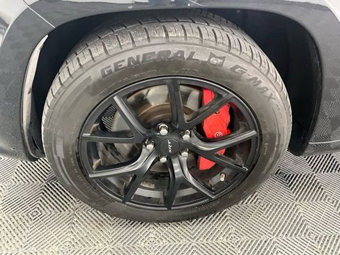 Used 2016 Jeep Grand Cherokee SRT image 30