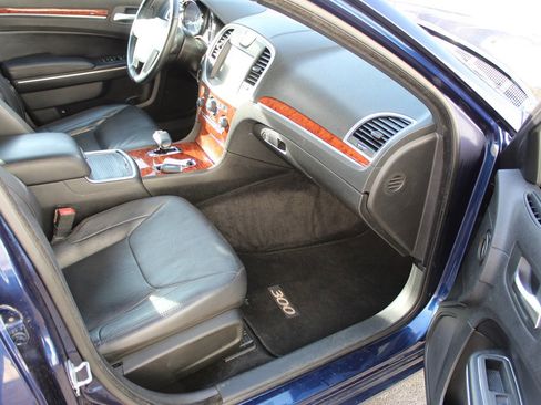 Used 2013 Chrysler 300 Base image 12