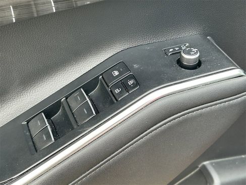 Used 2023 Toyota Highlander Limited image 26