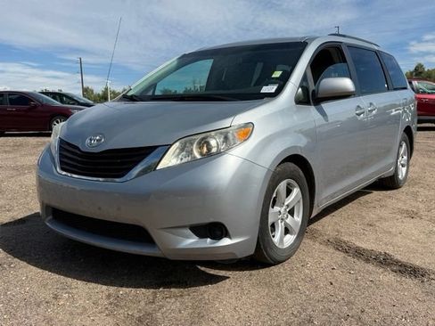 Used 2014 Toyota Sienna LE FWD image 1