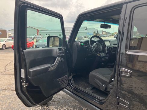 Used 2017 Jeep Wrangler Unlimited Sport AWD/4WD image 9