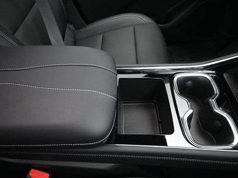 New 2026 Chevrolet Traverse LT w/ Sun and Wheel Package FWD image 27
