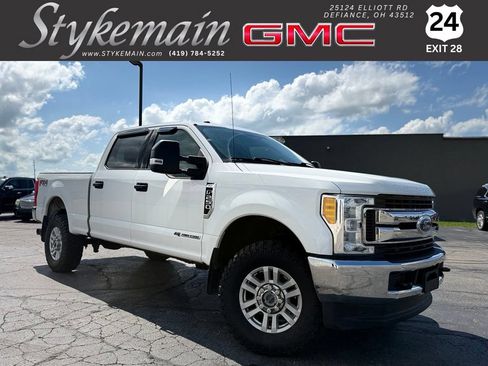 Used 2017 Ford F250 XLT w/ FX4 Off-Road Package AWD/4WD image 1