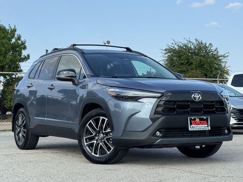Used 2026 Toyota Corolla Cross XLE w/ Convenience Package FWD image 2