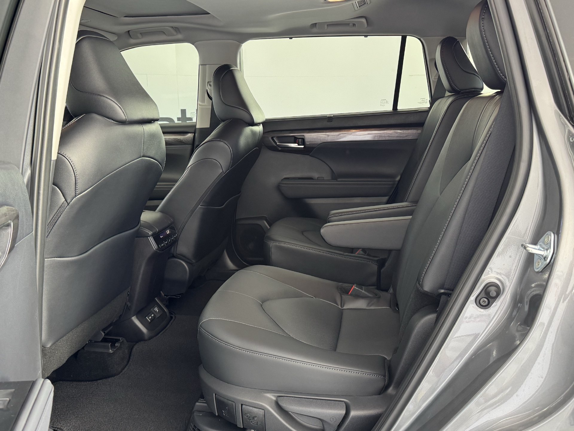 New 2026 Toyota Highlander Limited AWD/4WD image 6
