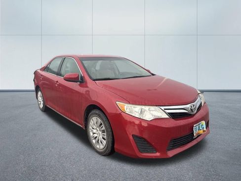 Used 2014 Toyota Camry LE FWD image 3
