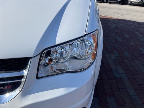 Used 2019 Dodge Grand Caravan SE image 23