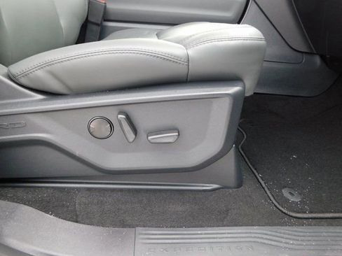 New 2026 Ford Expedition Active image 19