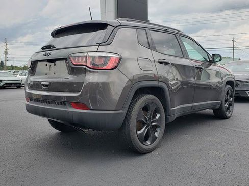 Used 2018 Jeep Compass Latitude w/ Popular Equipment Group FWD image 3
