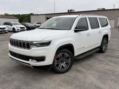 Used 2024 Jeep Wagoneer L Series II w/ Flexible Seating Group AWD/4WD image 1