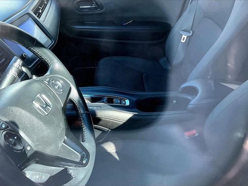 Used 2022 Honda HR-V Sport image 2