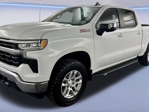 Used 2024 Chevrolet Silverado 1500 LT w/ Z71 Off-Road Package AWD/4WD image 3