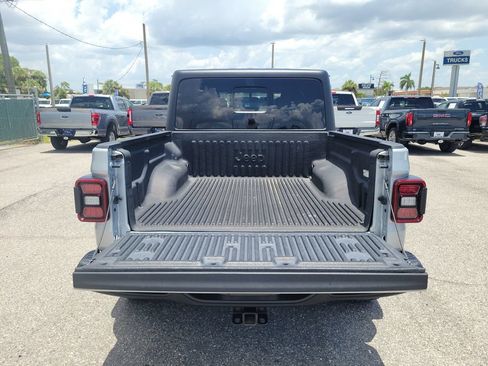 Used 2023 Jeep Gladiator Rubicon w/ LED Lighting Group AWD/4WD image 11