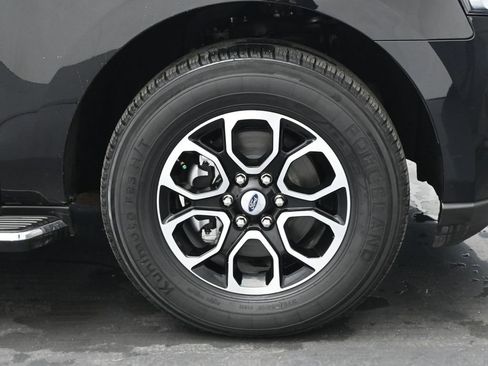 Used 2023 Ford Expedition Max XLT image 25