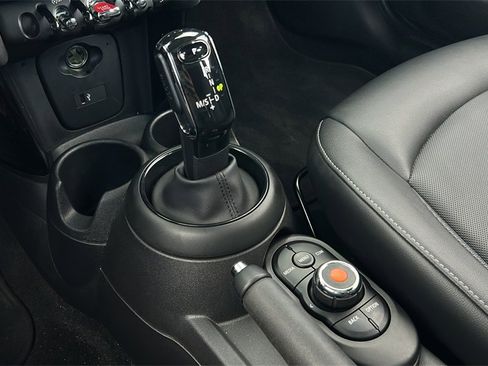 Used 2021 MINI Cooper 2-Door Hardtop image 22