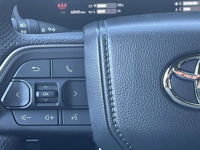 Used 2025 Toyota Tundra Limited AWD/4WD image 27