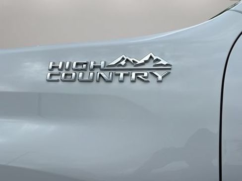 Used 2025 Chevrolet Silverado 2500 High Country w/ Technology Package AWD/4WD image 35