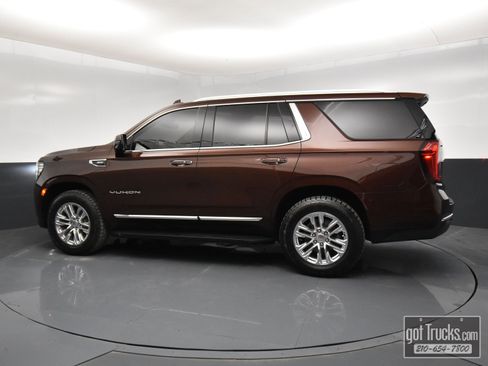 Used 2022 GMC Yukon SLT w/ SLT Premium Package image 3