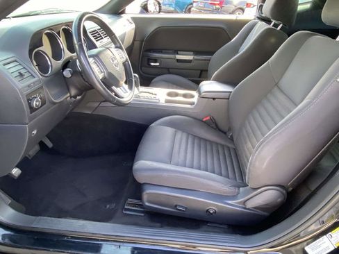 Used 2013 Dodge Challenger R/T image 10