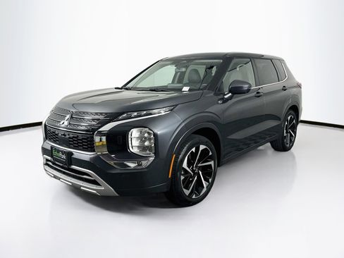 Used 2024 Mitsubishi Outlander SE AWD/4WD image 3