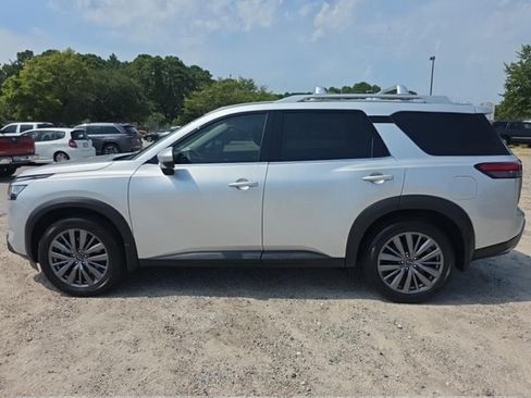 Certified 2024 Nissan Pathfinder SL w/ SL Premium Package AWD/4WD image 8