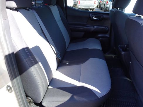 Used 2020 Toyota Tacoma TRD Sport image 25