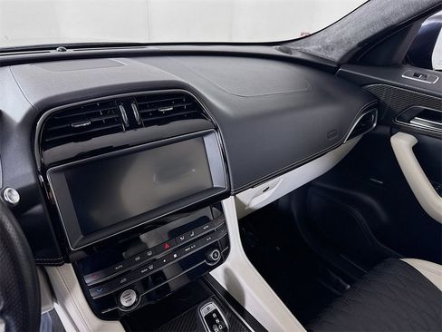 Used 2019 Jaguar F-PACE SVR image 25