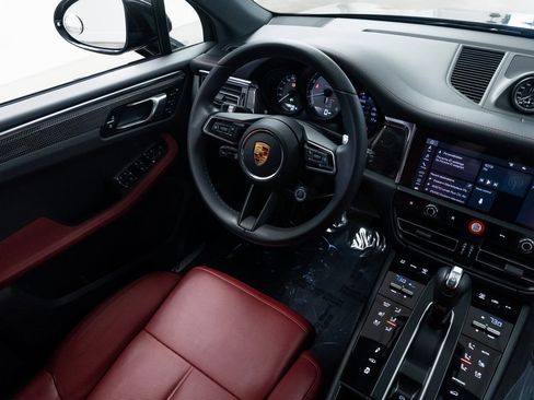 Used 2023 Porsche Macan S image 10