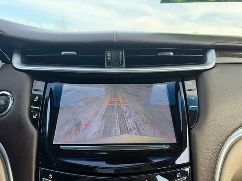 Used 2013 Cadillac XTS Premium image 14