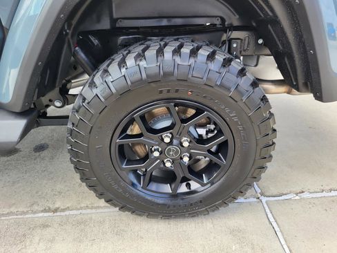 New 2025 Jeep Gladiator Sport image 20