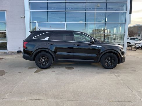 Used 2023 Kia Sorento LX image 4