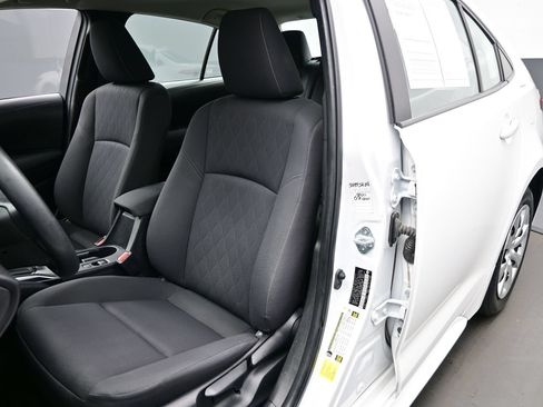 Used 2024 Toyota Corolla LE FWD image 11