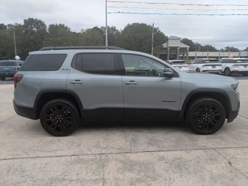 Used 2023 GMC Acadia SLE w/ Driver Convenience Package image 5