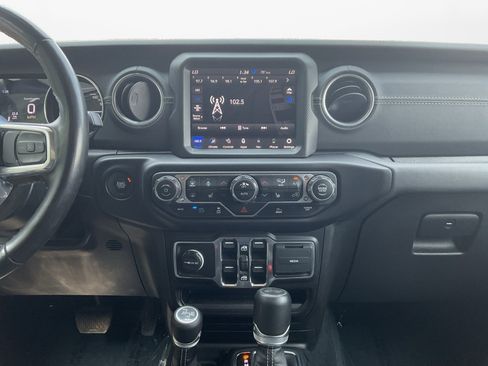 Used 2022 Jeep Wrangler Unlimited Sahara w/ Cold Weather Group image 11