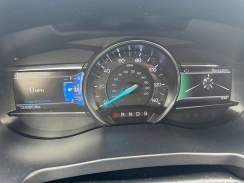 Used 2017 Ford Explorer XLT w/ Equipment Group 202A AWD/4WD image 17