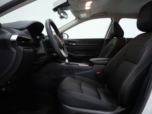 Used 2024 Nissan Altima 2.5 SV FWD image 12