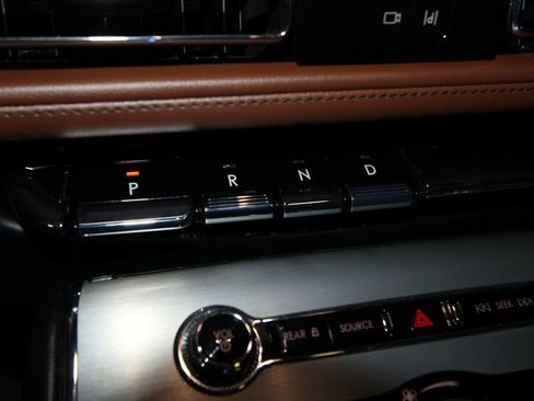 Used 2023 Lincoln Aviator Reserve w/ Equipment Group 201A image 17