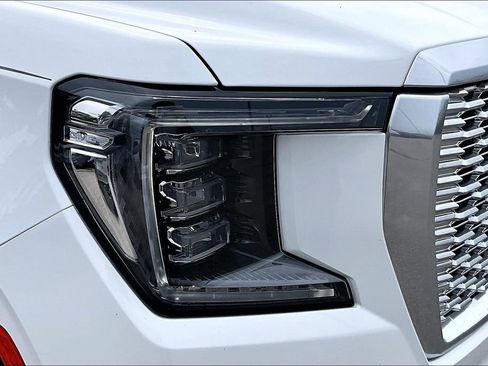 Used 2023 GMC Yukon Denali AWD/4WD image 39