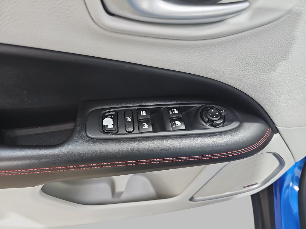 Used 2018 Jeep Compass Limited w/ Navigation Group AWD/4WD image 32