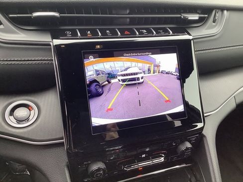 New 2025 Jeep Grand Cherokee Altitude image 19