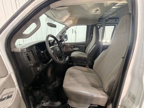 Used 2017 GMC Savana 2500 image 23