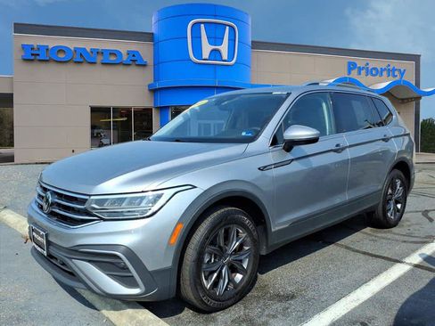 Used 2023 Volkswagen Tiguan SE w/ Panoramic Sunroof Package AWD/4WD image 1