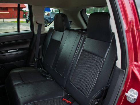Used 2014 Jeep Compass Latitude FWD image 28