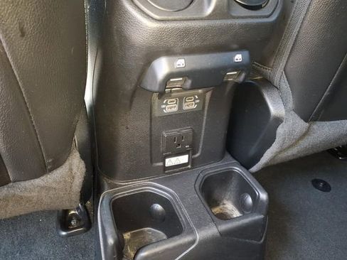 Used 2023 Jeep Gladiator Overland image 11