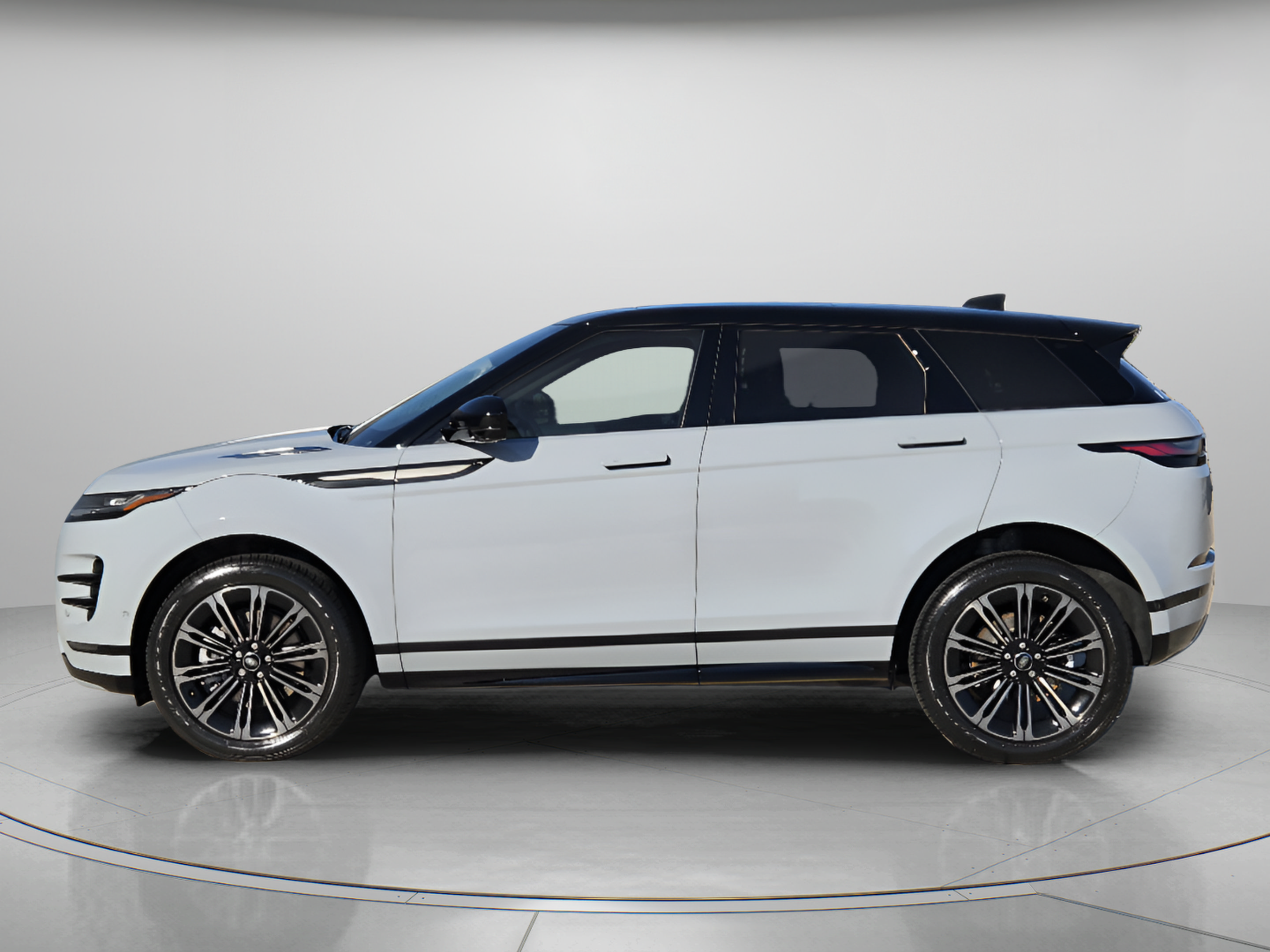 Certified 2026 Land Rover Range Rover Evoque Dynamic SE AWD/4WD image 2