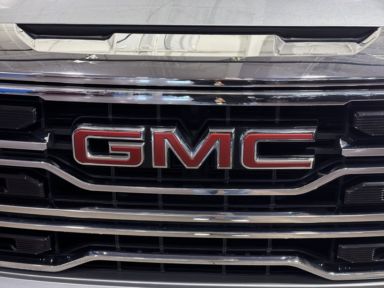 Used 2025 GMC Sierra 1500 SLT AWD/4WD image 12