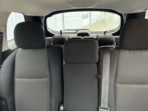 Used 2018 Nissan Pathfinder SV image 19