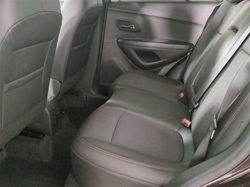 Certified 2022 Chevrolet Trax LT w/ LT Convenience Package image 33